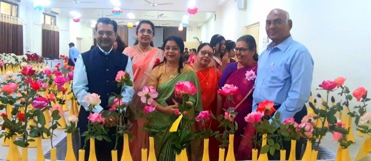 अडीचशे प्रकारचे २ हजार गुलाब पाहण्याची मिळाली कल्याणकरांना संधी; बिर्ला महाविद्यालयात भरले होते अनोखे गुलाब प्रदर्शन