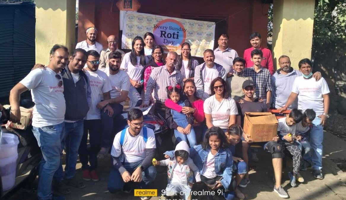 क्या बात है : ‘रोटी डे’ च्या माध्यमातून भरले जातेय गरीबांचे पोट