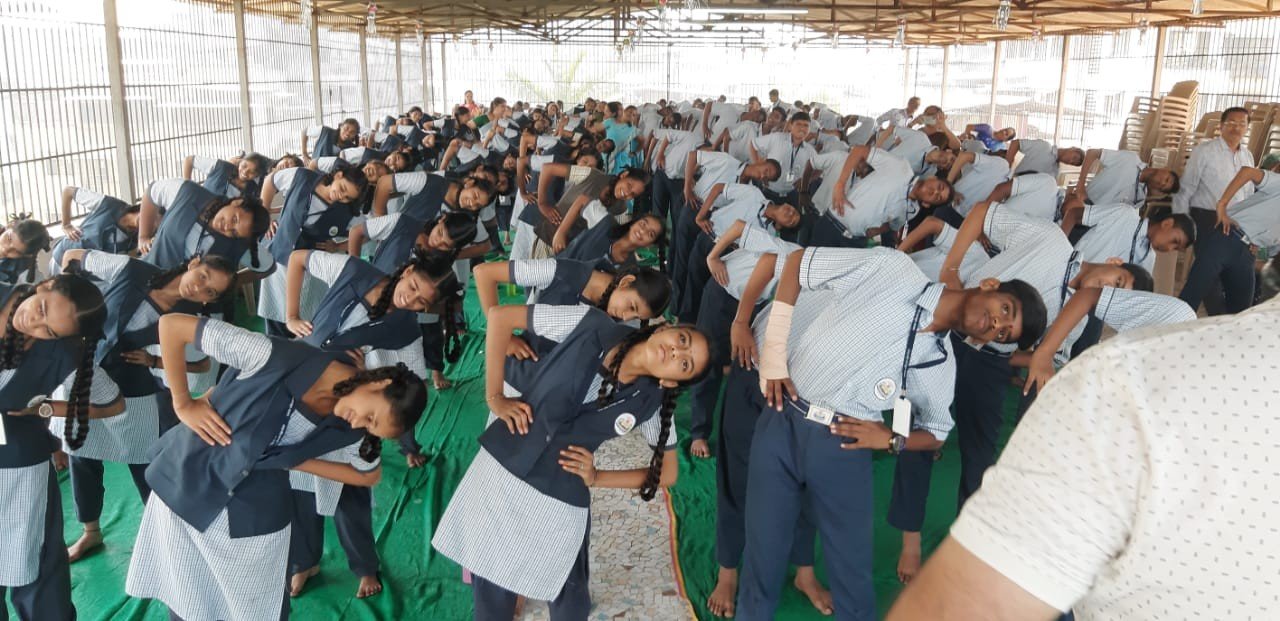 कोवीडनंतर बिघडलेले विद्यार्थ्यांचे मानसिक संतुलन राखण्यासाठी योगासनांचा उपाय