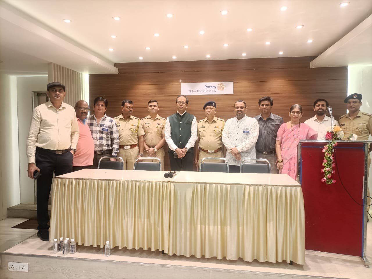 डोंबिवलीतल्या वाहतूक पोलिसांसाठी डॉ. अद्वैत पाध्ये ह्यांचे “तणाव नियोजन” ह्या विषयावर व्याख्यान